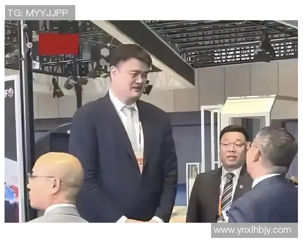 姚明排队吃饭引发热议网友纷纷点赞大明星也有平凡一面