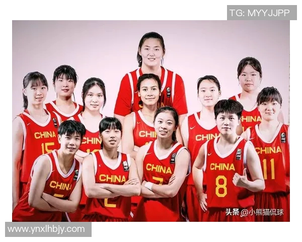 女篮运动员齐聚一堂向姚明表达敬意与爱慕之情的感人瞬间